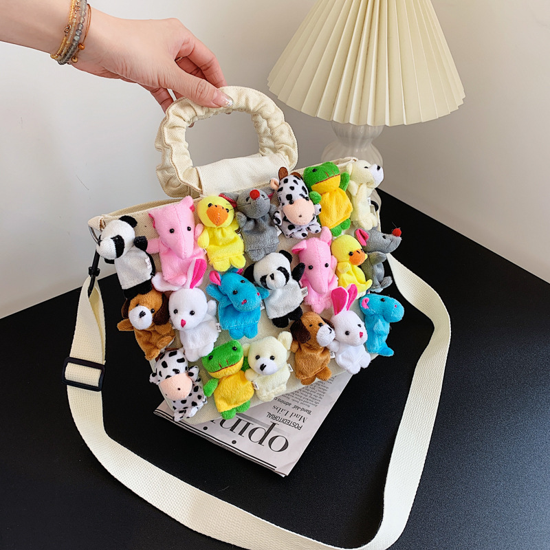 Spring 2025 new cartoon handbag, plush and cute little animal handbag, casual girl single-shoulder crossbody bag Application Scenario