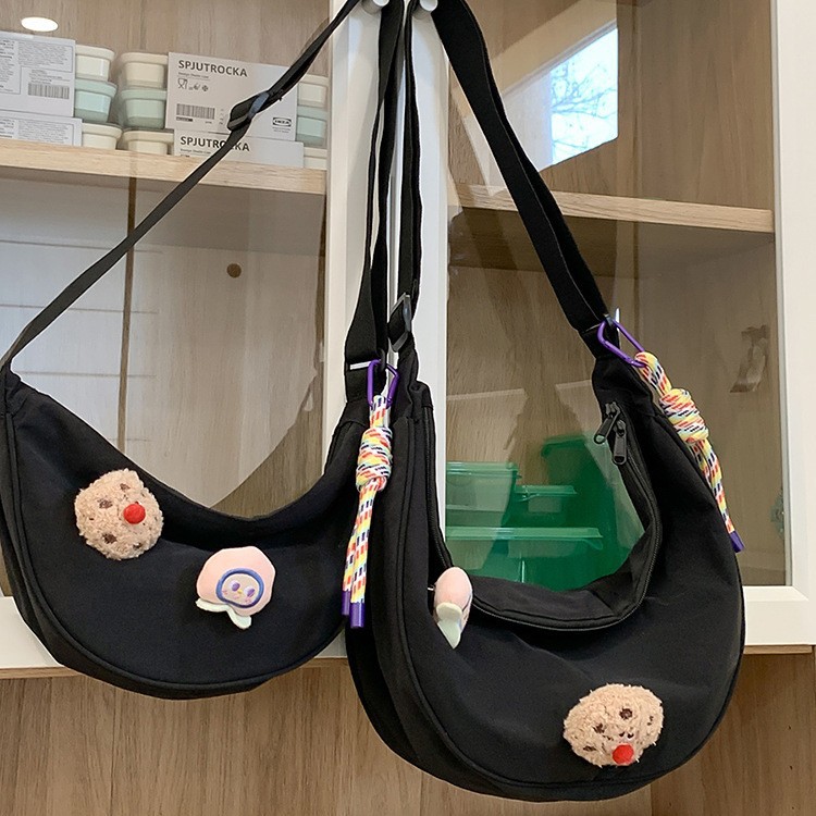New lightweight Oxford fabric crossbody bag 2025, fashionable large-capacity single-shoulder bag, high appearance level, quality for making dumplings Application Scenario