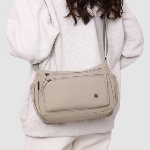 Hot-selling casual large-capacity women's bag with multiple layers, lightweight single-shoulder bag, fashionable nylon, simple and stylish crossbody bag Specification drawing