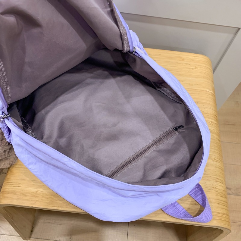 A foldable, lightweight and breathable backpack for women's travel, outdoor hiking and mountain climbing, a laid-back schoolbag for women Application Scenario
