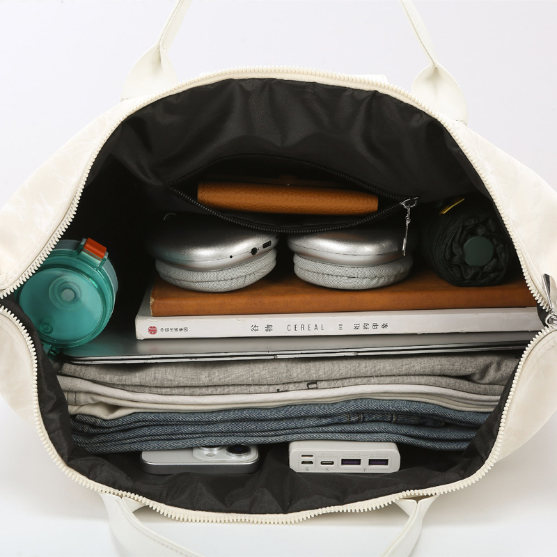 New large-capacity handbags, lightweight water-resistant travel bags, sports and fitness bags, boarding bags, travel bags and luggage bags Application Scenario