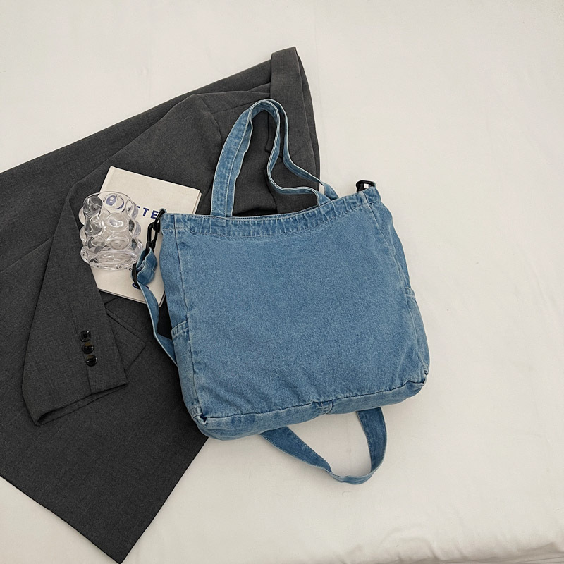 The 2024 new Tote bag for women is a casual denim, simple and elegant Korean-style single-shoulder bag with a large capacity for commuting to school Specification drawing