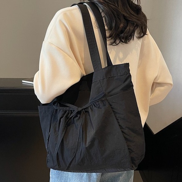 Japanese-style artistic large-capacity women's bag, lightweight nylon fabric bag, casual and versatile tote bag, college student class backpack details Picture