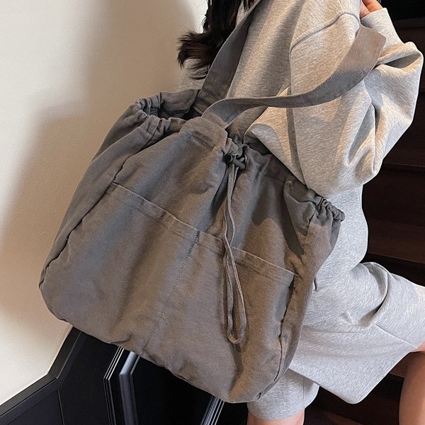 2025 New solid color, large capacity, niche design, fashionable and versatile single-shoulder bag, handbag, drawstring, class bag Specification drawing