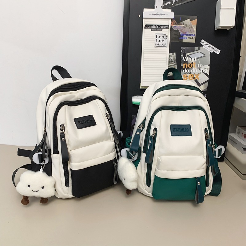 A simple and elegant backpack for women, a large-capacity backpack with contrasting colors, a new casual schoolbag for junior and senior high school students, for student outings full figure