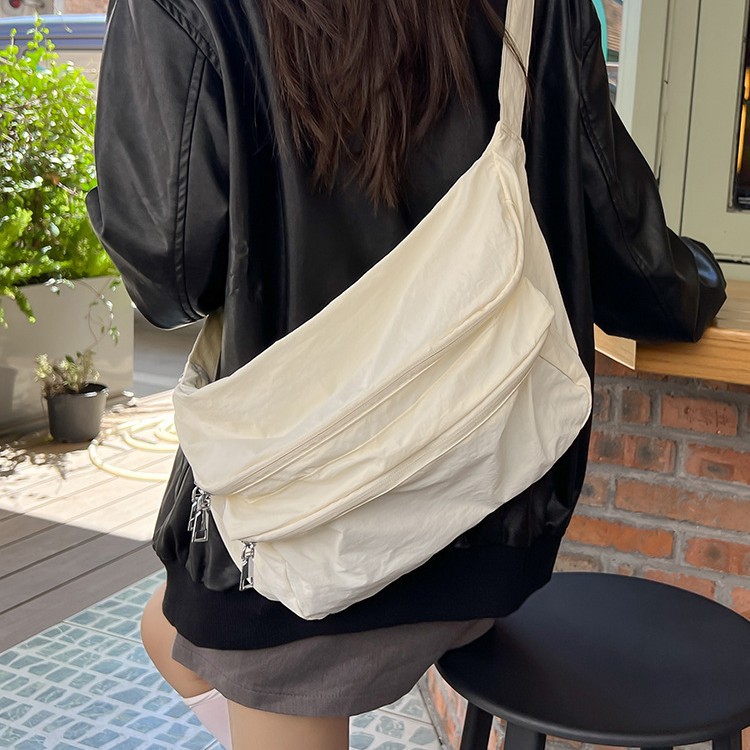 Lightweight single-shoulder crossbody bag, waterproof, large-capacity, school-style, unisex, fashionable and versatile, laid-back style bag Specification drawing