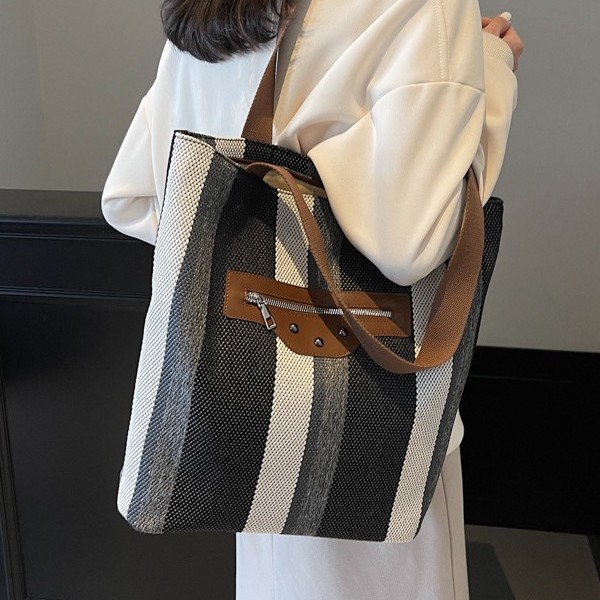 New autumn and winter fashion striped commuting large-capacity, lightweight, casual and laid-back style single-shoulder bag, school-style bag Specification drawing