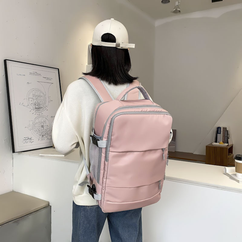 2025 New fashionable men's and women's computer bag, multi-functional travel backpack, large-capacity outdoor travel mommy bag Application Scenario