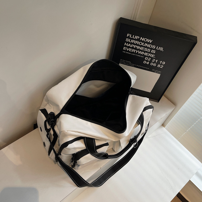 Business travel bags for women, large-capacity hand-held light luggage storage bags, casual dry and wet separated sports and fitness bags for men Application Scenario