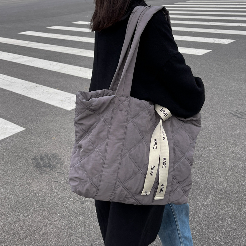 Large-capacity cotton jacket bag, tote bag, 2021 new style simple single-shoulder bag, handbag, autumn and winter embroidered thread commuting large bag full figure