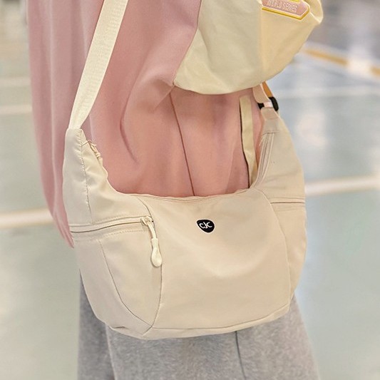 Japanese-style waterproof fabric bag, versatile for men and women, multi-functional nylon lightweight croissant bag, multi-color lightweight bag, single-shoulder crossbody bag Specification drawing