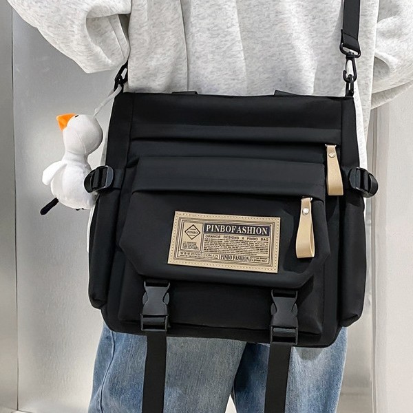 2024 New retro versatile casual crossbody bag, trendy Japanese-style workwear messenger bag, large-capacity student class bag Specification drawing
