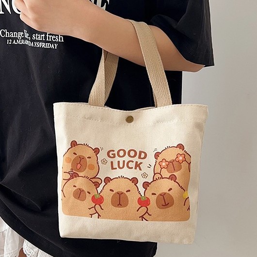 New bear canvas bag, cute lunch box for female students, hand-held bag, lunch bag for office workers, casual and versatile handbag Application Scenario