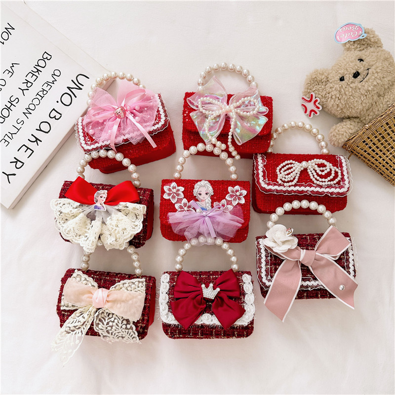 2025 New European and American style mini children's parent-child tweed bow hand-held accessory crossbody small bag Application Scenario