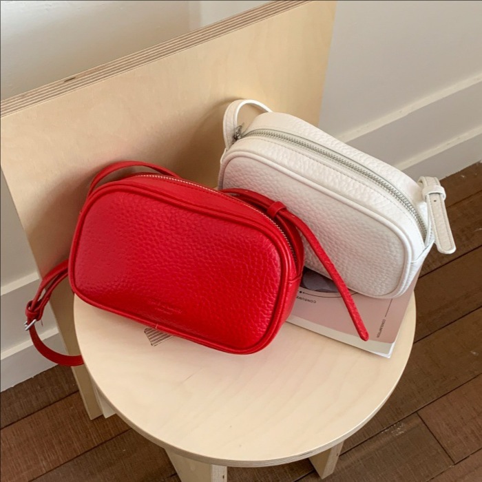 Soft leather mini square bag with a high-end feel, a new Korean-style fashionable single-shoulder bag in 2025, a simple crossbody bag full figure