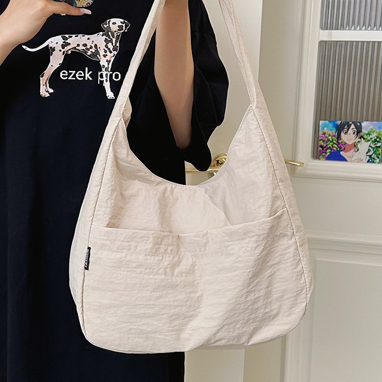 Fashionable tote bag, solid-color backpack, lightweight and versatile, simple student commuting bag, large-capacity single-shoulder bag, student class bag Application Scenario