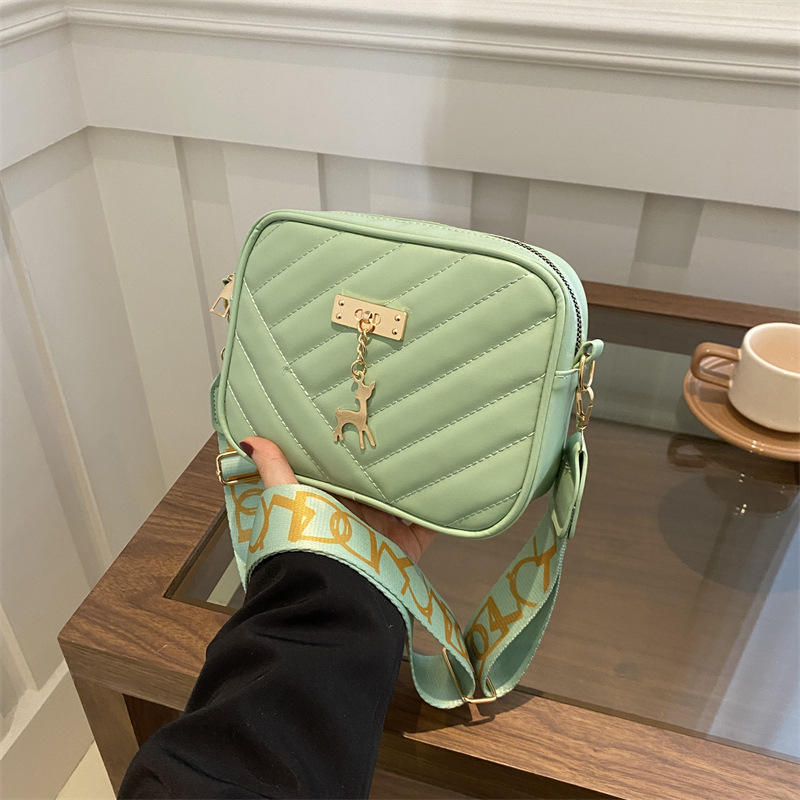 Women's bag 2024 New style small square bag, women's single-shoulder bag, fashionable and simple crossbody bag, solid color makeup coin purse full figure