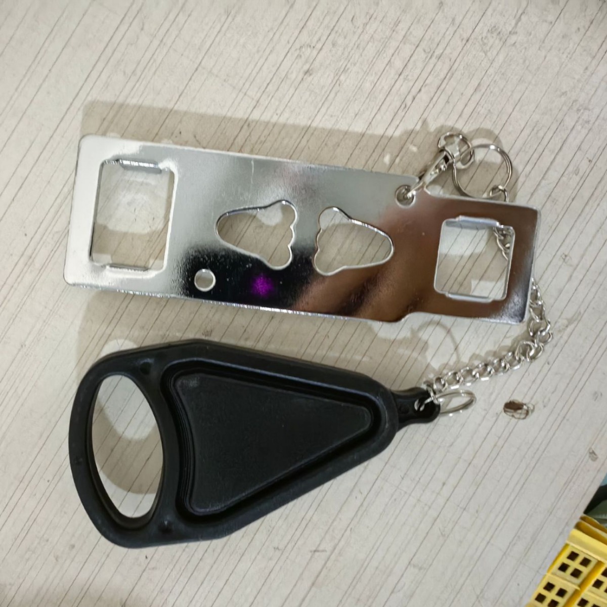 Amazon double-hole portable door lock, hotel room door lock, top door device, door blocking, anti-theft lock, security door lock Specification drawing