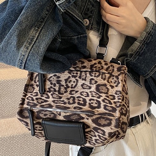 A retro single-shoulder underarm bag that can be carried diagonally, a large-capacity tote bag, and a new leopard print fashionable handbag Specification drawing