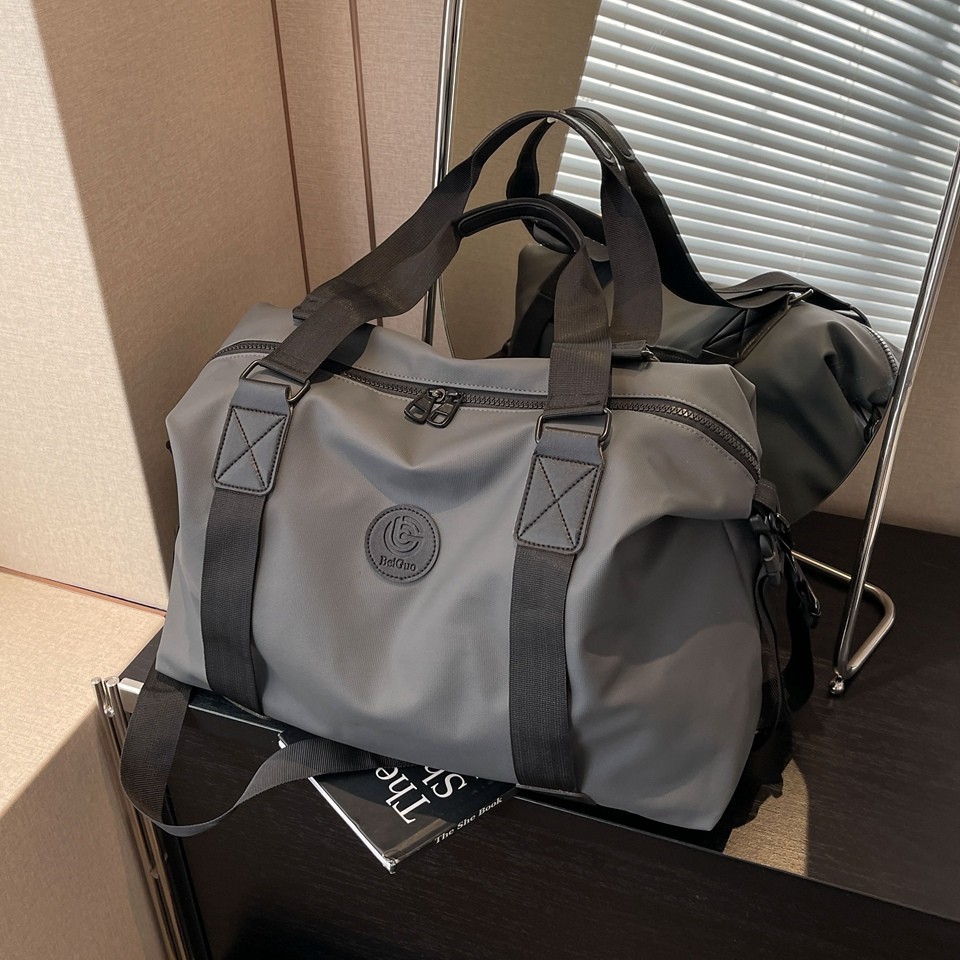 Short-distance travel bag, large-capacity travel luggage bag, hand-carry and crossbody yoga exercise bag, dry and wet separation fitness bag full figure