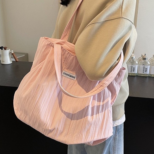 The 2024 new, versatile and laid-back tote bag is a unique and versatile Korean large-capacity student single-shoulder commuter bag full figure