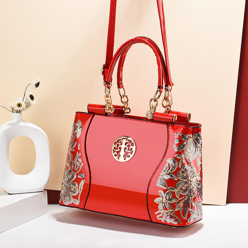 Chinese-style embroidered women's patent leather bag 2022 new single-shoulder large-capacity handbag, cross-border export shiny leather women's bag Application Scenario