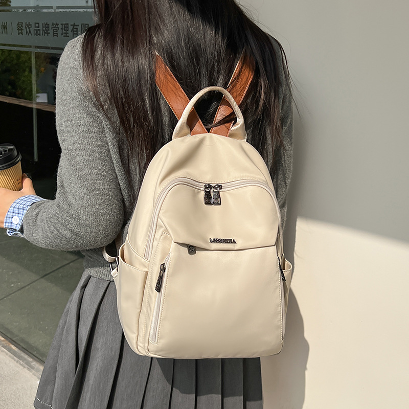 This backpack is lightweight and large-capacity for women's commuting and travel. It's versatile and fashionable for moms when they go out. It's also a schoolbag for college students full figure
