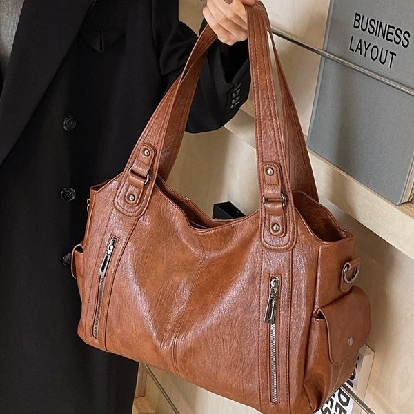 A new 2025 fashionable women's bag with a high-quality texture, large-capacity hand-held tote bag, and a personalized single-shoulder crossbody women's bag for commuting details Picture