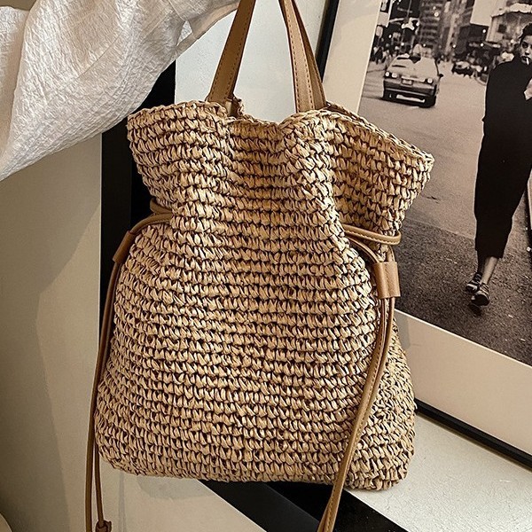 Straw woven bags, French niche design bags, summer ins beach bags, versatile woven commuter bags, single-shoulder tote bags details Picture