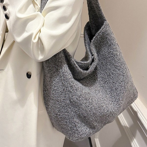 The 2024 winter new crossbody bag, single-shoulder bag, versatile hand-held woolen bucket bag, trendy and high-end casual women's bag Specification drawing