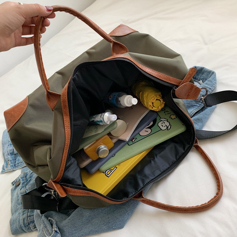 Large-capacity, lightweight, waterproof storage bag for women, short-distance business trip luggage bag, hand-held sports, yoga and fitness bag Application Scenario