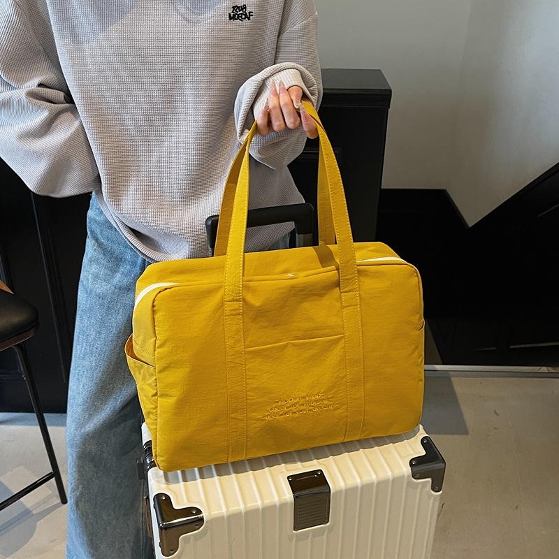 Cross-border 2025 New hand-held fabric bag, lightweight and large-capacity casual travel single-shoulder bag, commuting tote women's bag for work Application Scenario