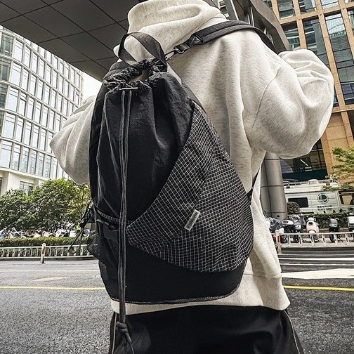 Trendy, lightweight outdoor bag, color-blocking, clipped travel bag, large-capacity, niche design travel bag, student backpack details Picture