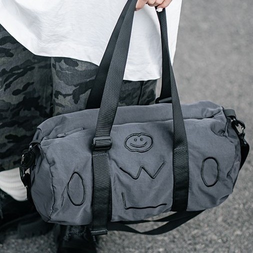 A new 2025 fashionable single-shoulder bag with a smiling face pattern for both men and women, a hand-held crossbody bag with a letter zipper and a casual cylindrical bag Application Scenario