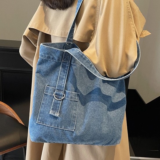 The new autumn and winter fashion tote bag, a large-capacity denim bag, is a versatile and casual single-shoulder bag for students' classes details Picture