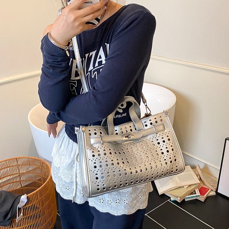 Hollowed-out fashionable solid color trendy small square bag for women 2025 new style, versatile, simple and casual single-shoulder crossbody bag Specification drawing