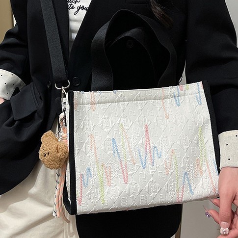 Large-capacity tote single-shoulder bag, personalized, fashionable, casual and trendy autumn 2025 new style, stylish commuting solid color bag for women Specification drawing