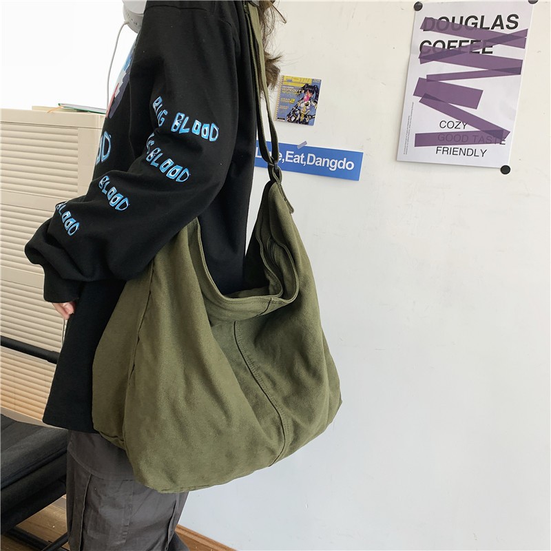 Lazy feng shui wash canvas bag, large-capacity crossbody bag for women, artistic youth single-shoulder bag, simple tote bag from Japan and South Korea full figure