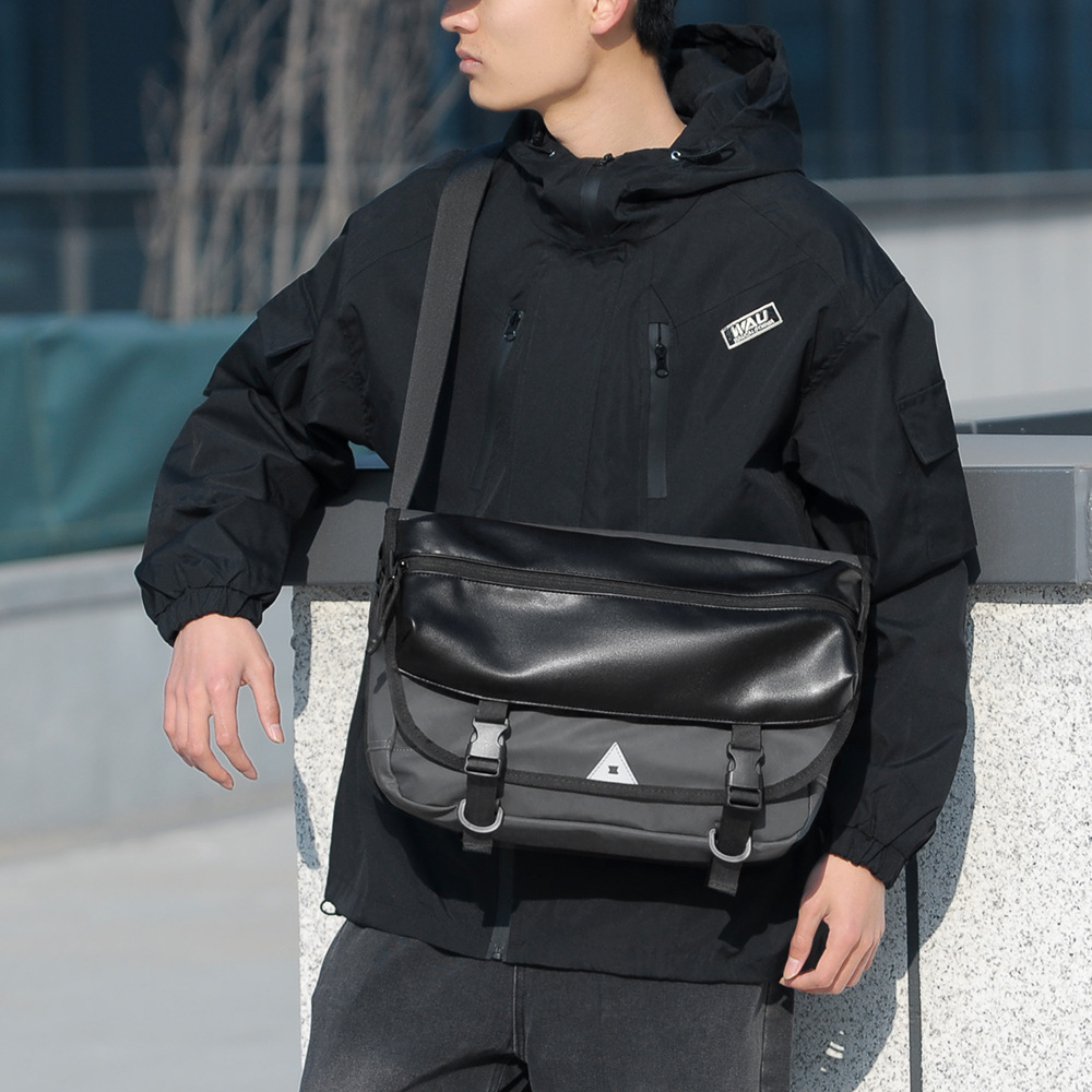 Men's crossbody bag, fashionable and cool, water-resistant, cycling functional chest bag, large-capacity casual messenger single-shoulder bag, backpack full figure