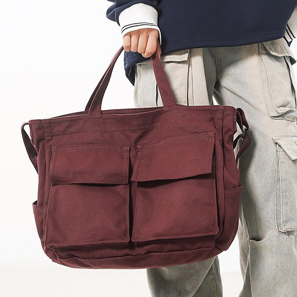 Workwear-style single-shoulder crossbody bag, men's and women's ins canvas bag, student class bag, street large-capacity artistic casual bag Application Scenario