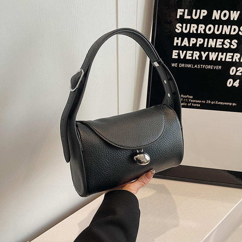 The new cylindrical bag features a niche design that is fashionable and casual. It is a trendy Korean-style, versatile Boston bag Specification drawing