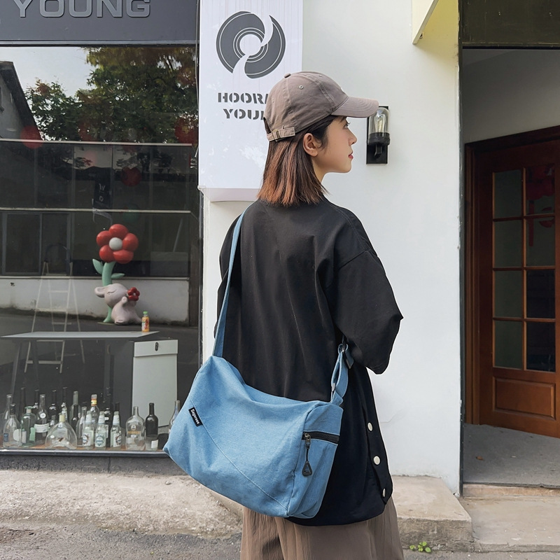 Japanese-style retro versatile denim crossbody bag, student casual large-capacity single-shoulder bag, artistic and stylish couple commuting bag Specification drawing
