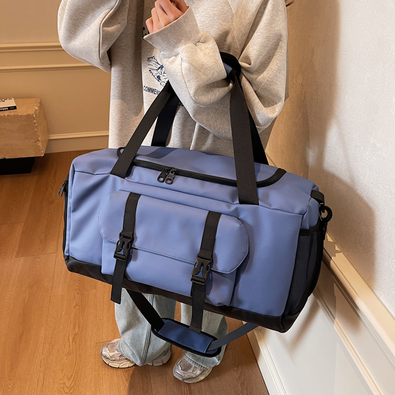 Large-capacity women's travel bags, short-distance business trip luggage bags, outdoor photography and camping storage bags, dry and wet separation fitness bags Application Scenario