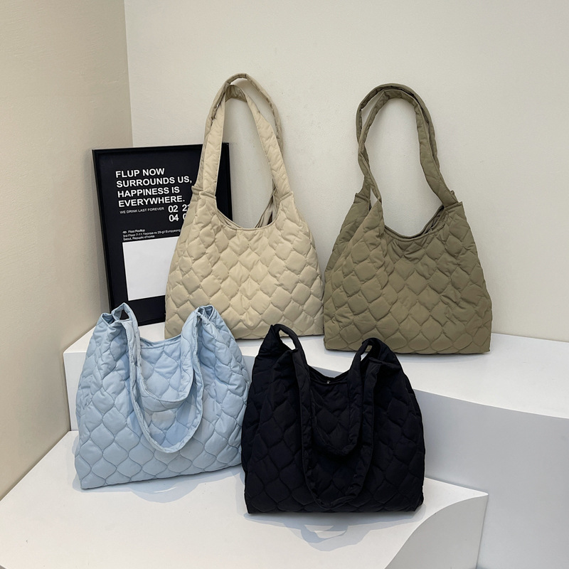 Cross-border casual and simple handbag, large-capacity fashionable commuter student tote bag, diamond-patterned embroidered thread, lightweight single-shoulder bag details Picture
