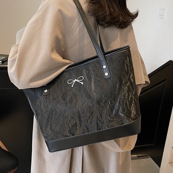 The new large-capacity bag with a bow design sense, fashionable and versatile, is a single-shoulder bag for classes and a casual tote bag for commuting details Picture