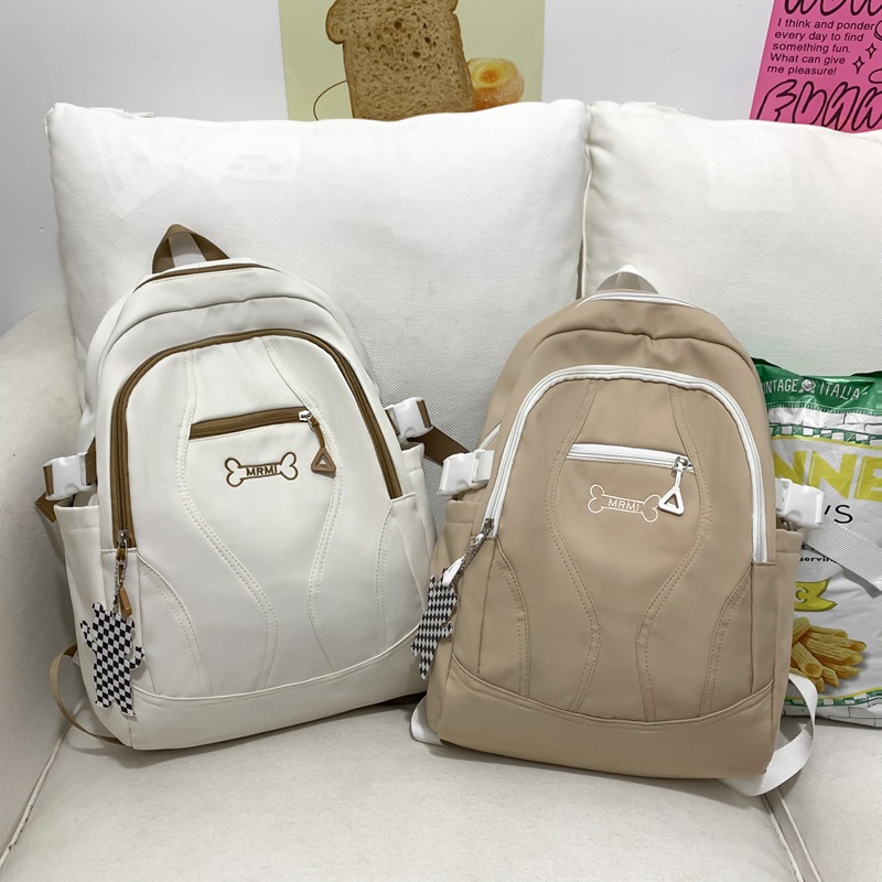 New solid-color Japanese-style backpack for male and female middle school students, large capacity, simple for high school and college students Application Scenario