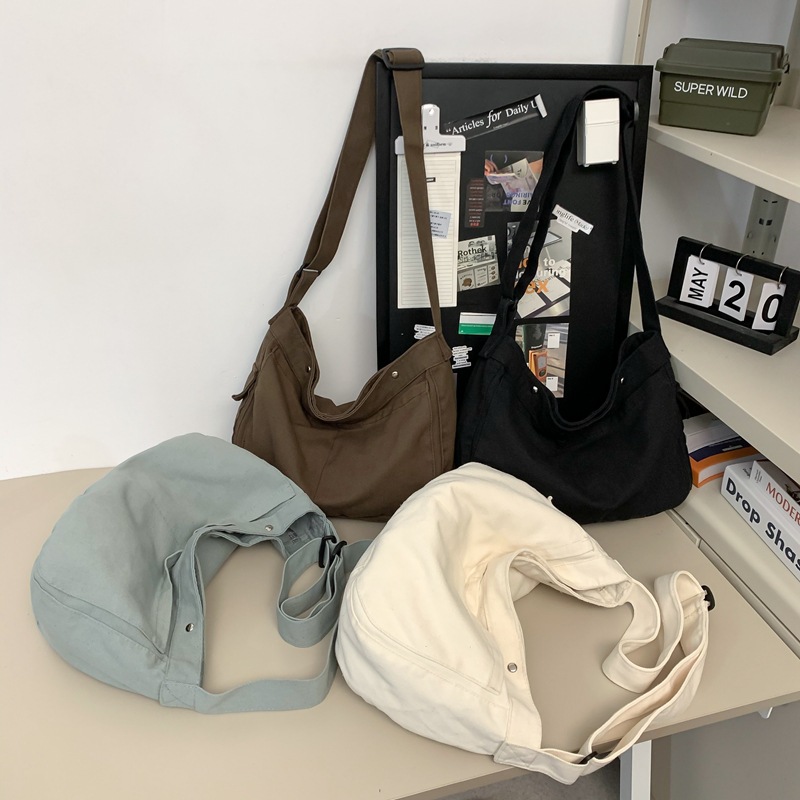 Japanese-style canvas bags for women, large-capacity crossbody bags, college student class backpacks, laid-back single-shoulder bags for women Specification drawing