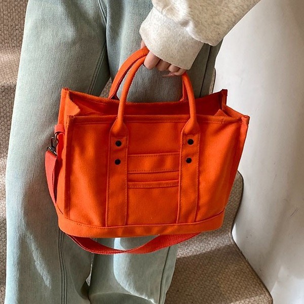 Cross-border design women's spring canvas tote handbag, a new high-end single-shoulder crossbody bag for women in 2025 Application Scenario