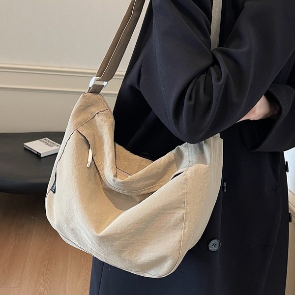 Japanese canvas bags, large-capacity single-shoulder bags for women, lightweight and casual, and Instagram niche crossbody bags for students in 2025 Application Scenario