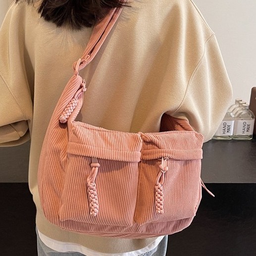 New fashionable single-shoulder bag, lightweight corduroy casual and laid-back style crossbody bag, large-capacity women's student bag details Picture